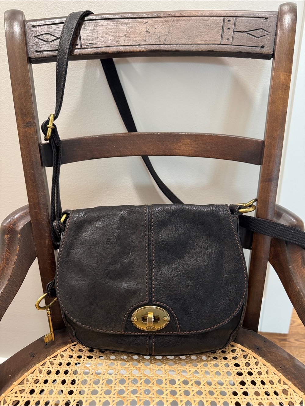 Vintage Fossil Black Leather Saddle Crossbody with Gold Turn-Lock Accent